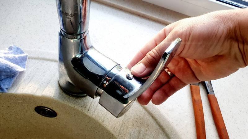 How to repair a mobile home kitchen faucet